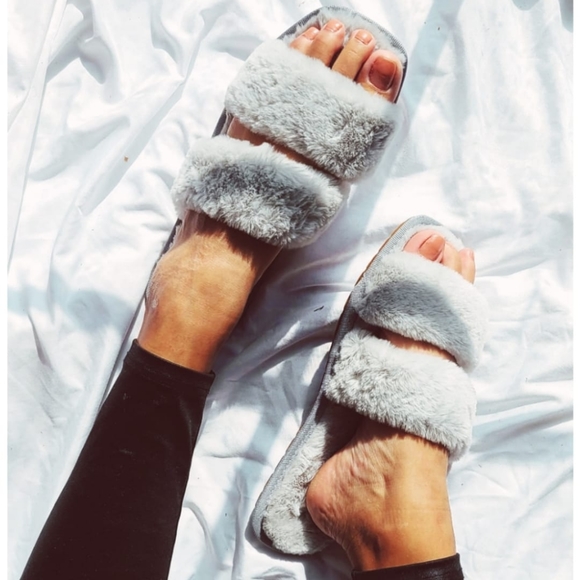 Shoes - 🚨The Comfy Collection//Grey fur Slides